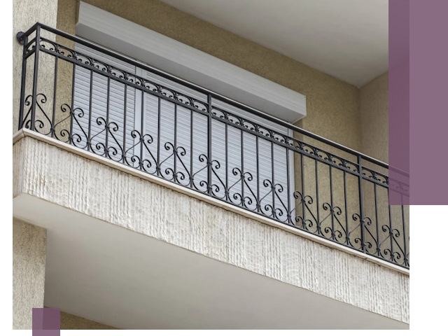 Балконные ограждения из металла и стекла в Шелехове для домов