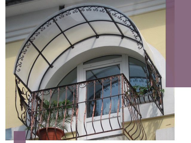 Козырьки над балконом в Шелехове — изготовление и монтаж