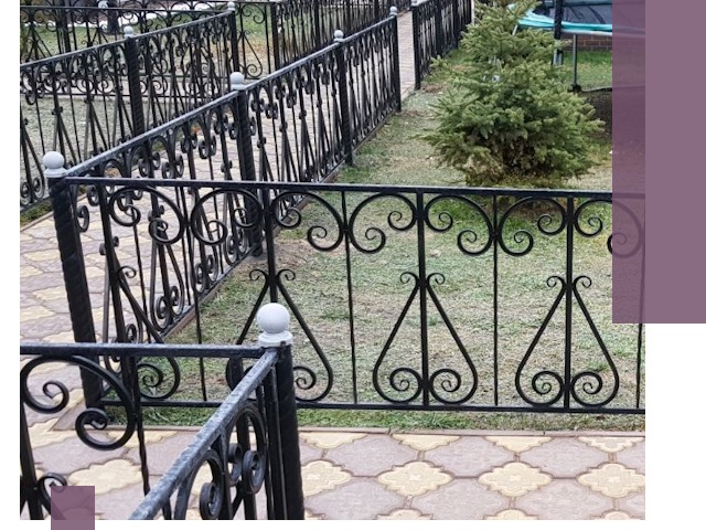 Кованые газонные ограждения под ключ в Шелехове
